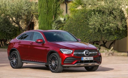 2020 Mercedes-Benz GLC 300 Coupe 4MATIC (Color: Designo Hyacinth Red Metallic) Front Three-Quarter Wallpapers 450x275 (82)
