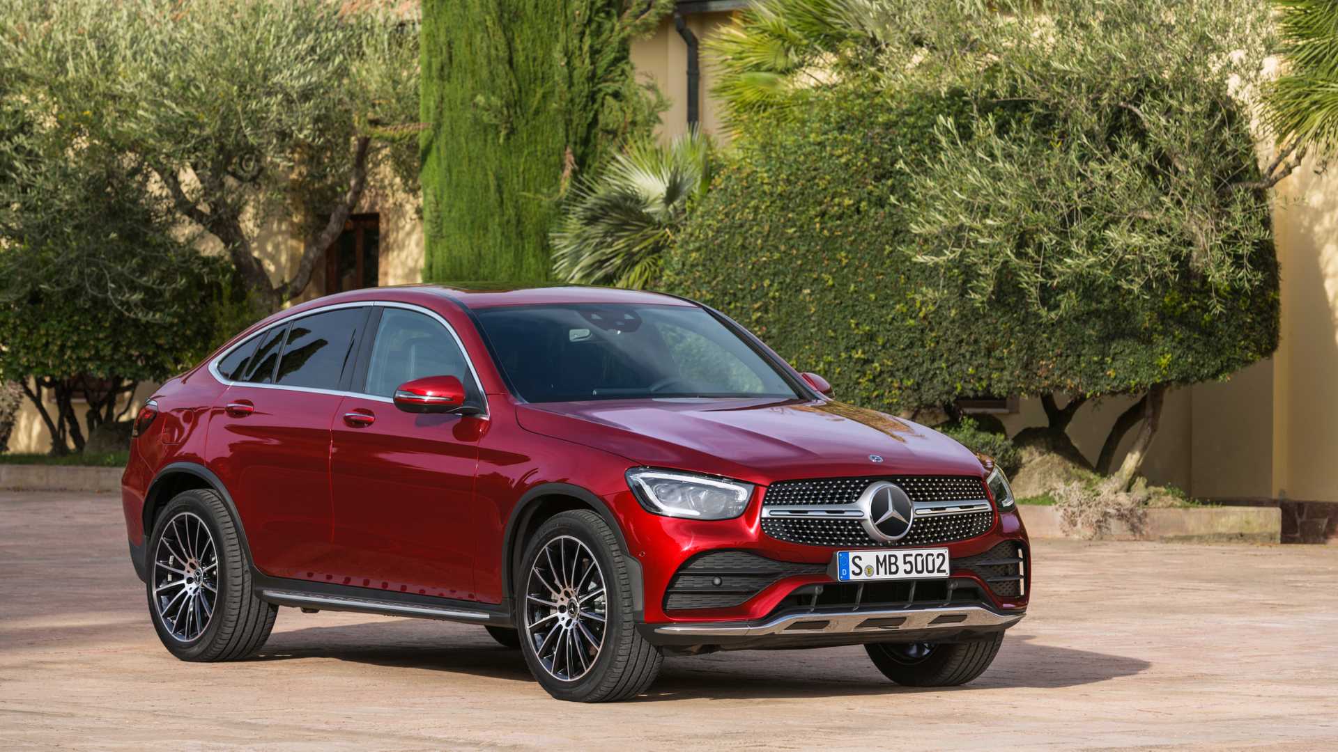 2020 Mercedes-Benz GLC 300 Coupe 4MATIC (Color: Designo Hyacinth Red Metallic) Front Three-Quarter Wallpapers #82 of 94