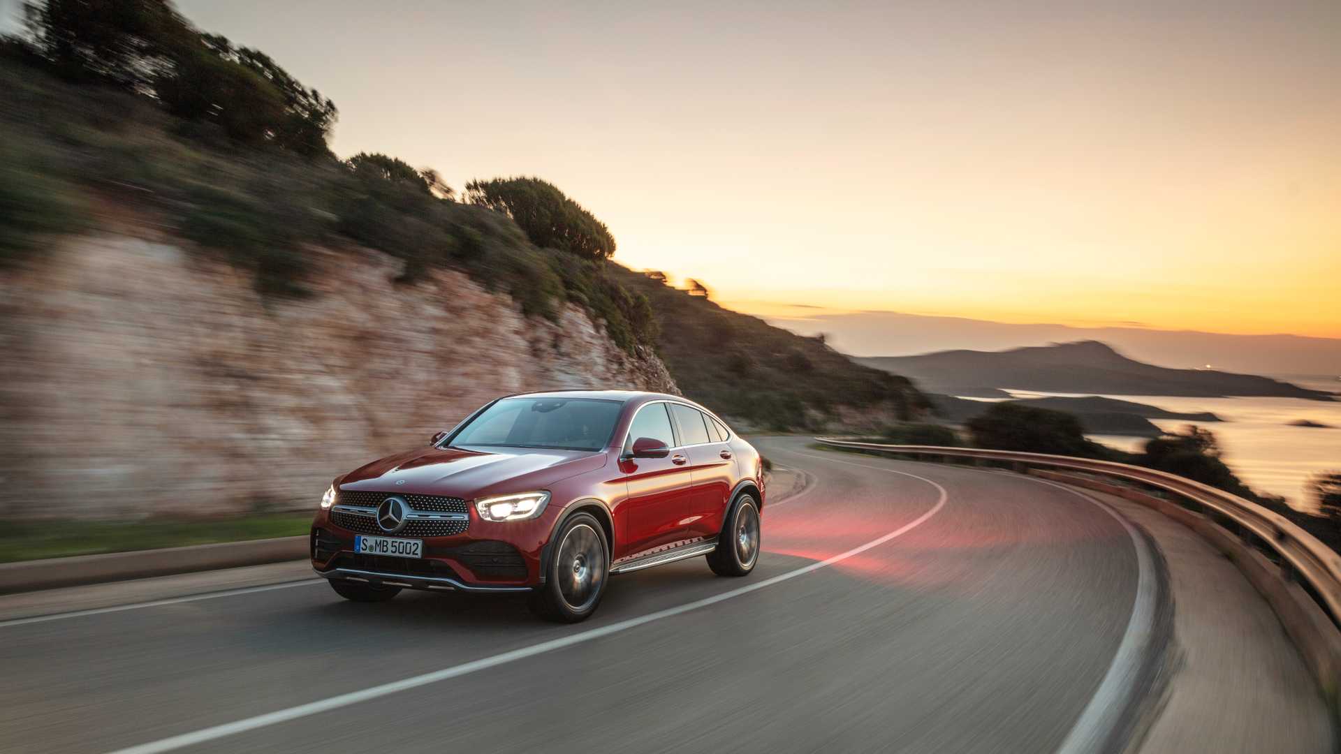 2020 Mercedes-Benz GLC 300 Coupe 4MATIC (Color: Designo Hyacinth Red Metallic) Front Three-Quarter Wallpapers #80 of 94