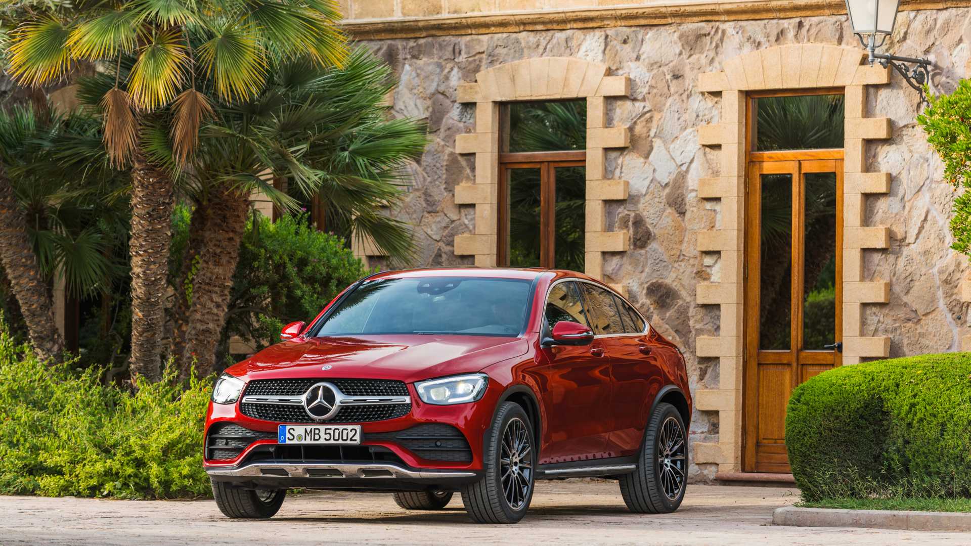 2020 Mercedes-Benz GLC 300 Coupe 4MATIC (Color: Designo Hyacinth Red Metallic) Front Wallpapers #83 of 94