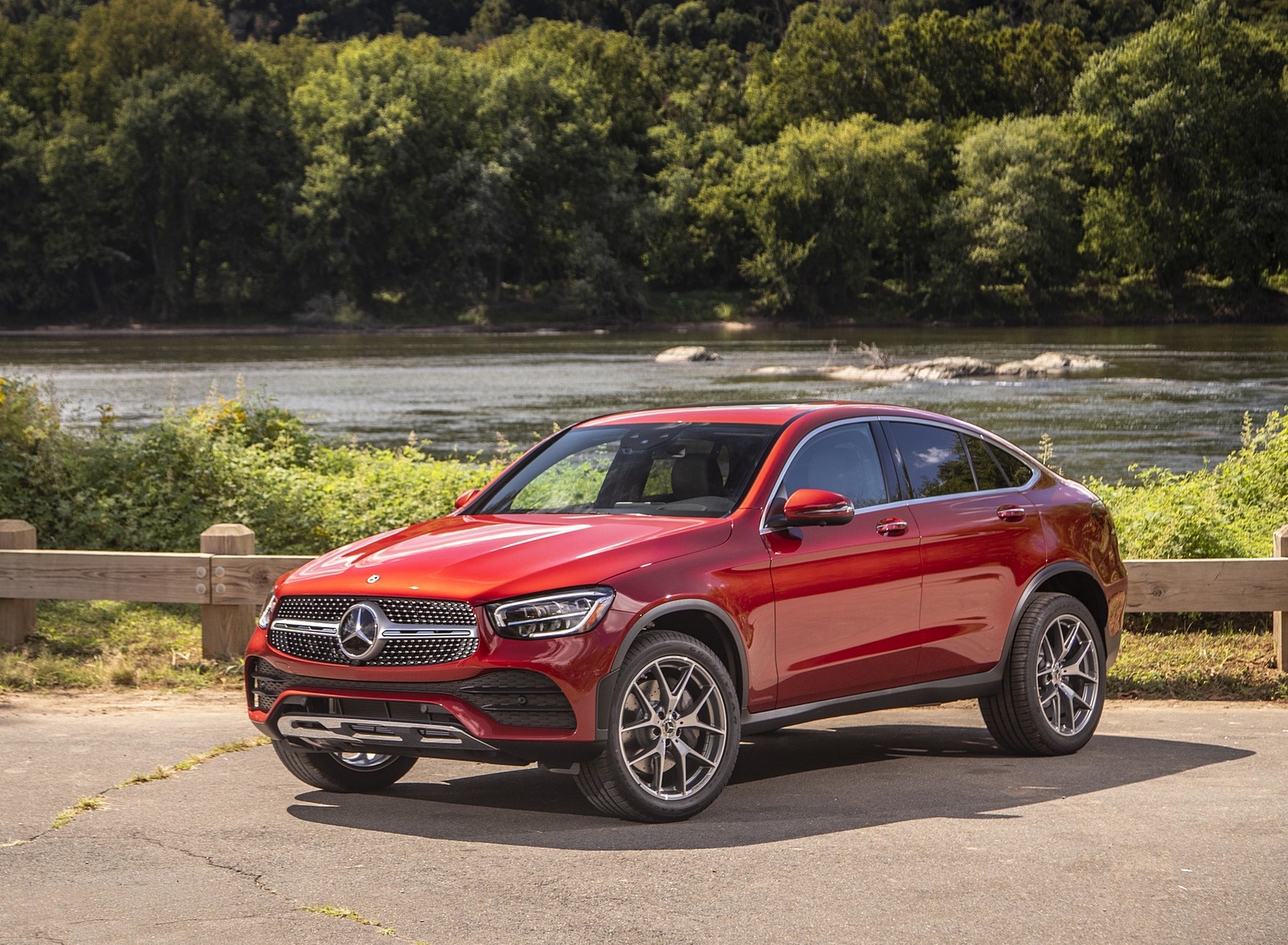 2020 Mercedes-Benz GLC 300 Coupe (US-Spec) Front Three-Quarter Wallpapers #16 of 94