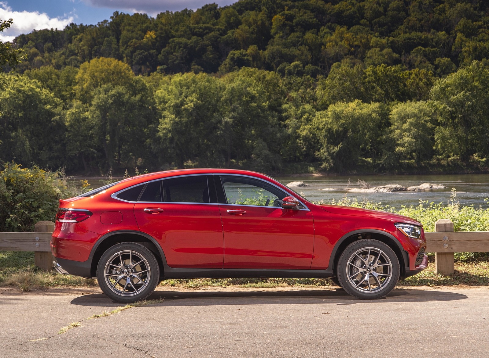2020 Mercedes-Benz GLC 300 Coupe (US-Spec) Side Wallpapers #22 of 94