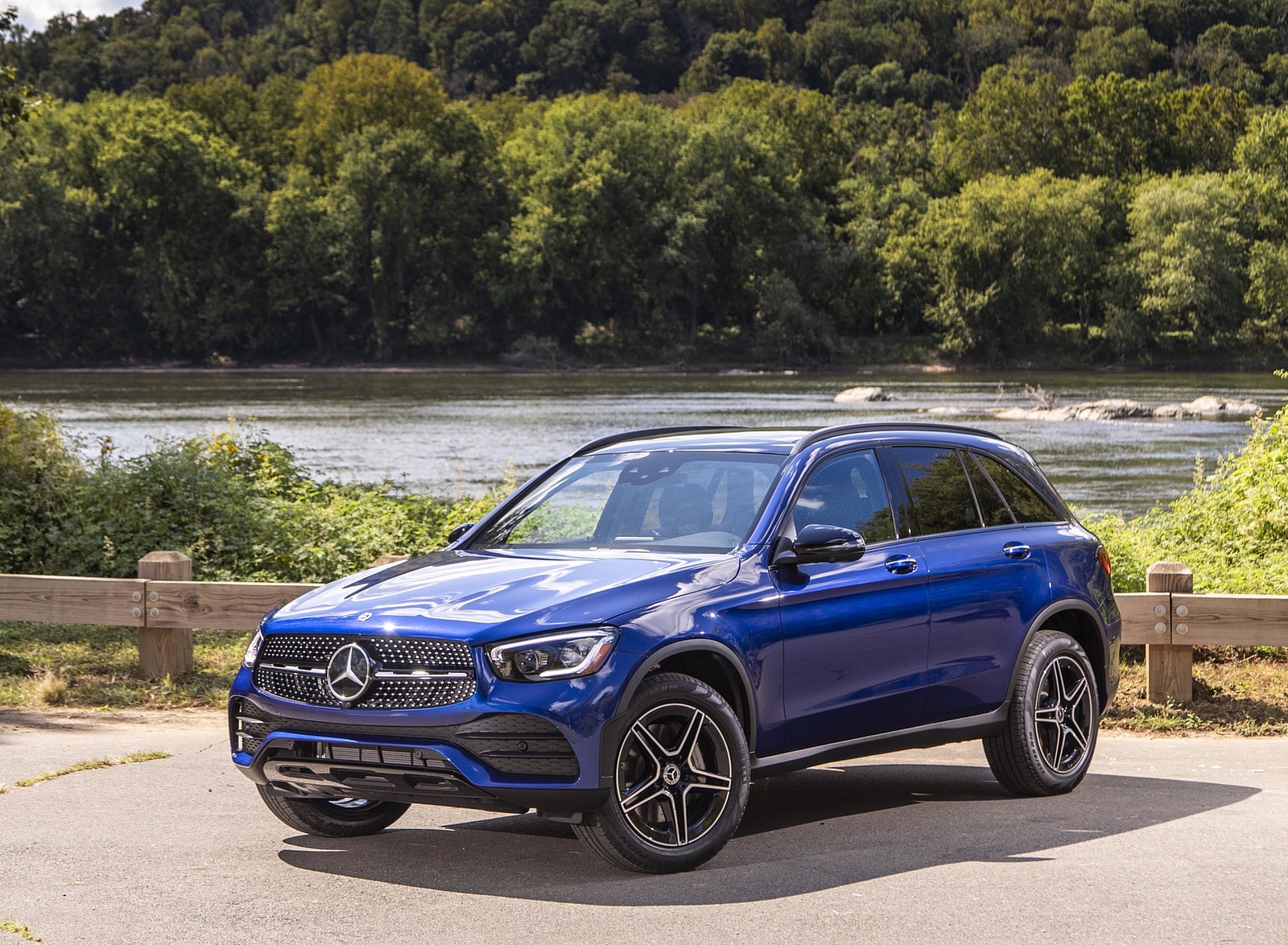 2020 Mercedes-Benz GLC 300 (US-Spec) Front Three-Quarter Wallpapers #10 of 62