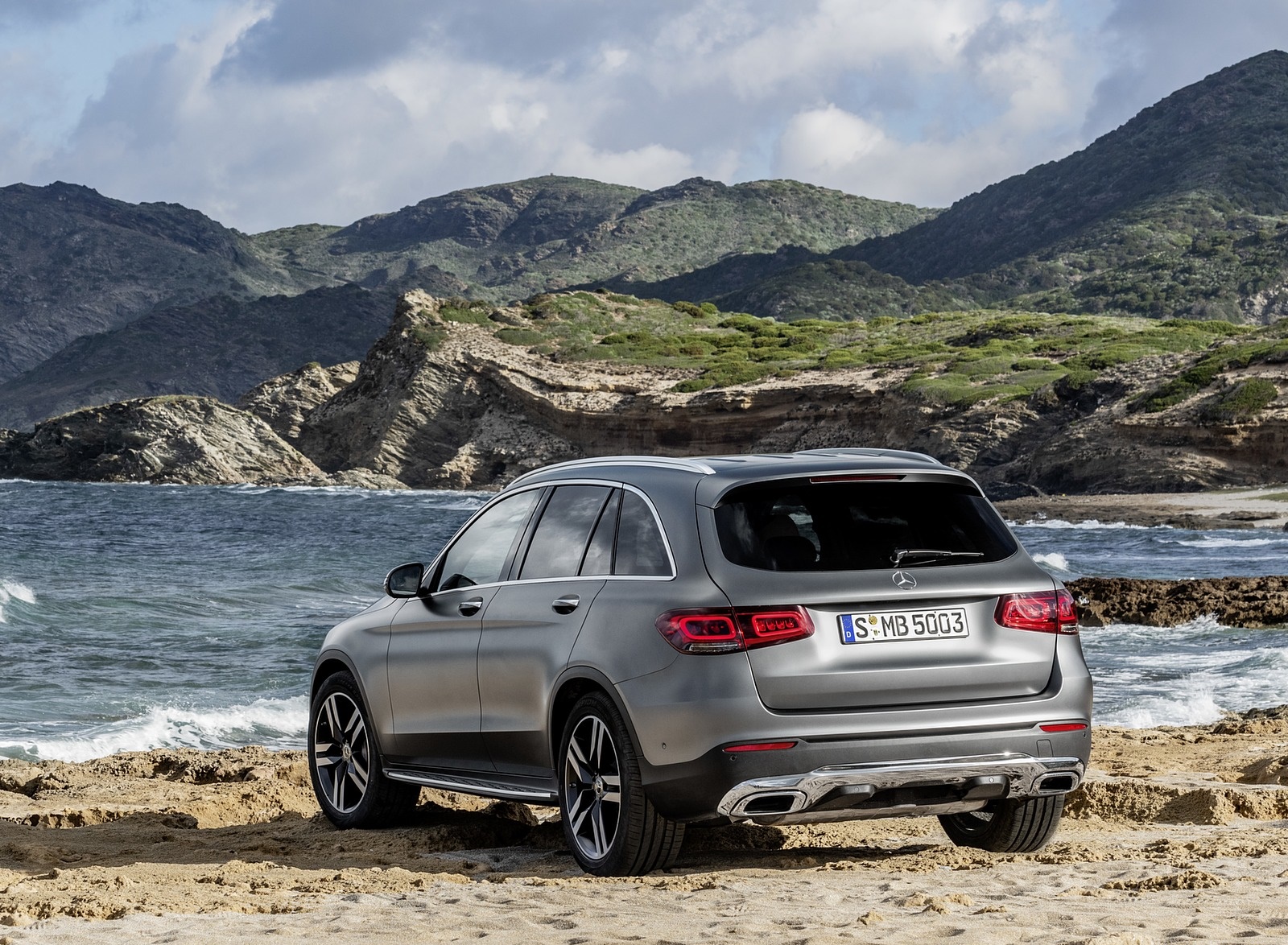 2020 Mercedes-Benz GLC (Color: Designo Selenite Grey Magno) Rear Three-Quarter Wallpapers #59 of 62