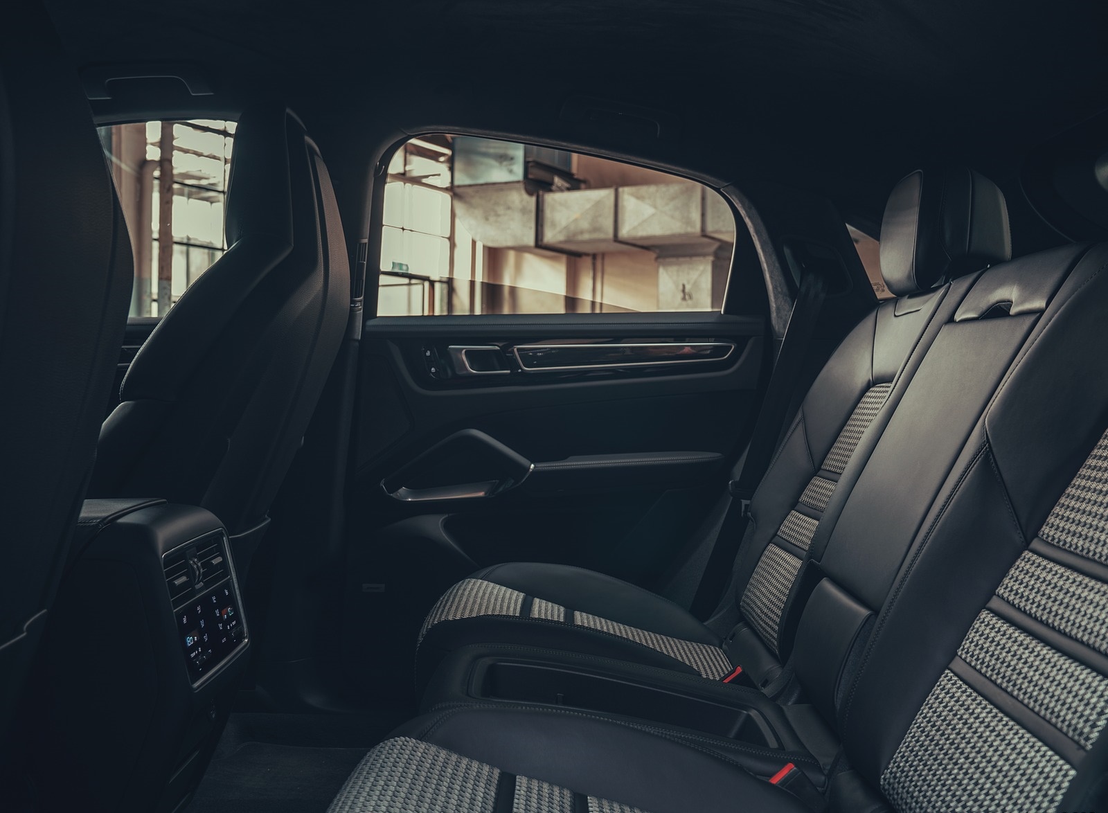 2020 Porsche Cayenne Coupe Interior Rear Seats Wallpapers #210 of 212
