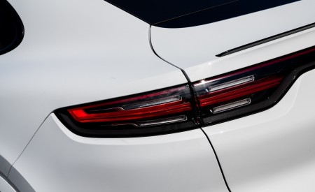 2020 Porsche Cayenne Coupé (Color: Carrara White Metallic) Tail Light Wallpapers 450x275 (158)