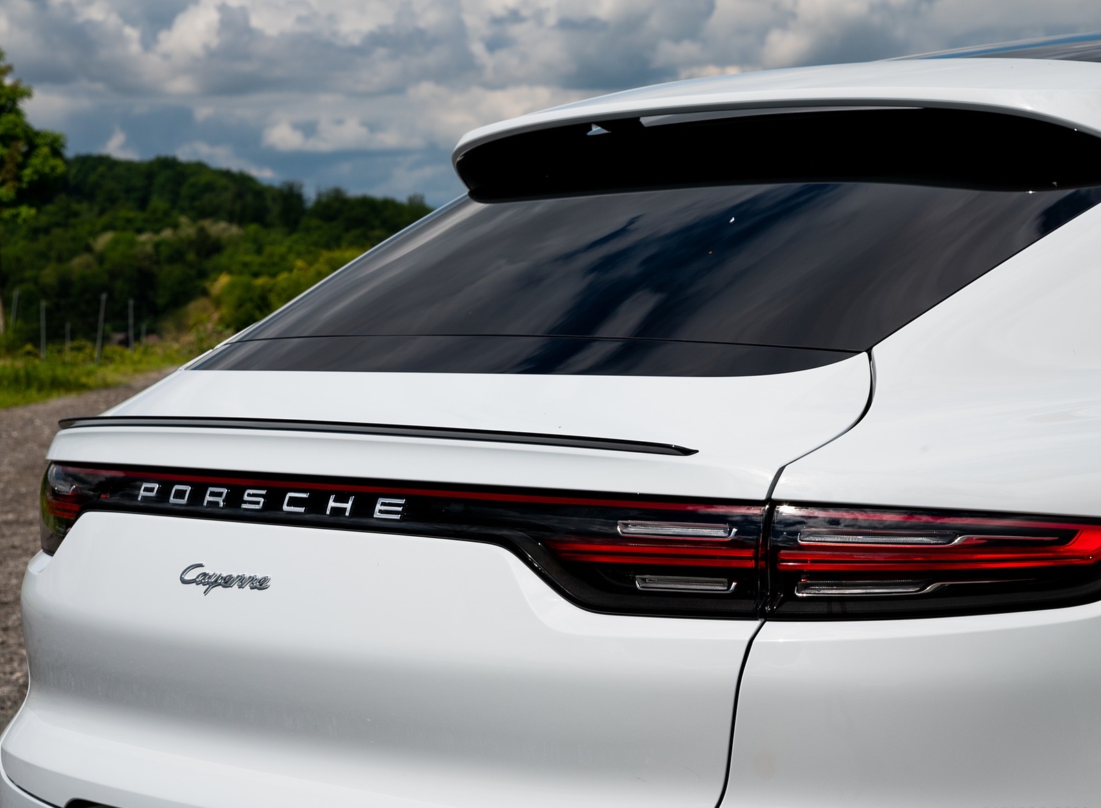 2020 Porsche Cayenne Coupé (Color: Carrara White Metallic) Tail Light Wallpapers #157 of 212
