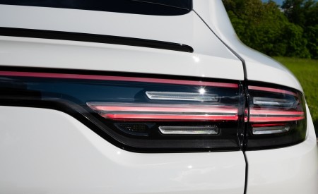 2020 Porsche Cayenne S Coupé (Color: Crayon) Tail Light Wallpapers 450x275 (53)