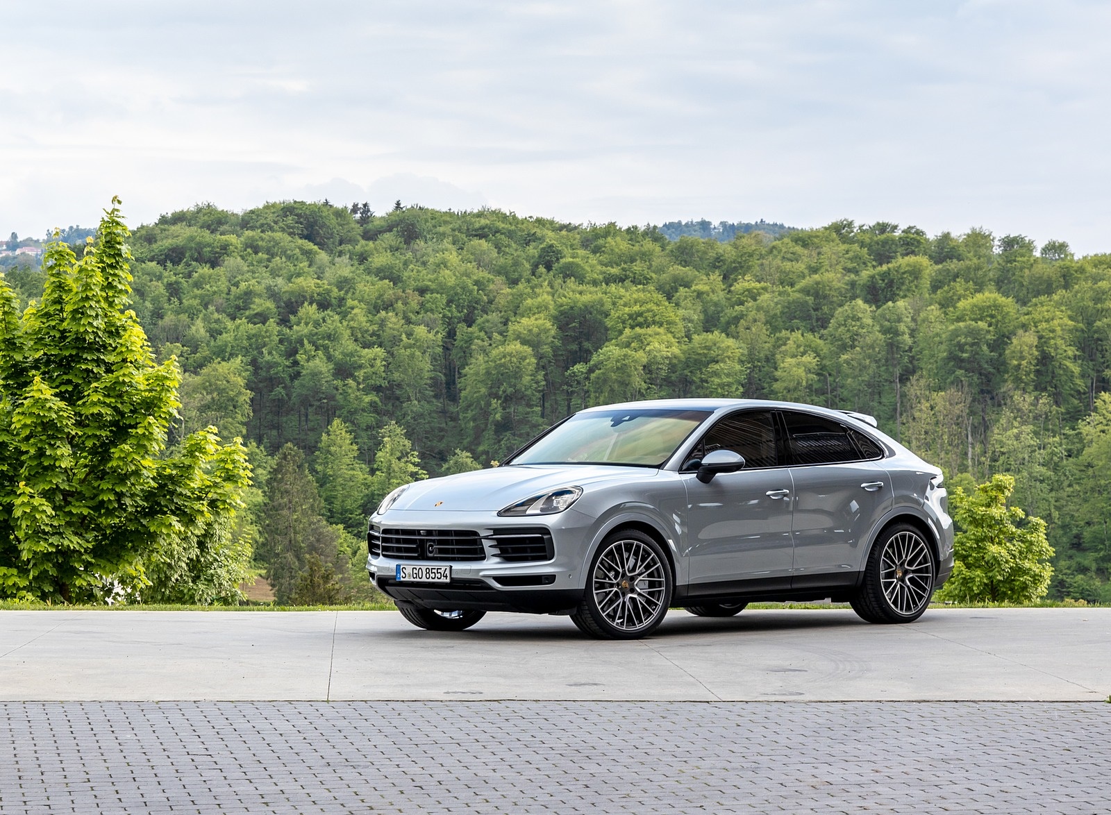 2020 Porsche Cayenne S Coupé (Color Dolomite Silver Metallic) Front