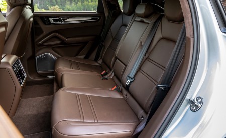 2020 Porsche Cayenne S Coupé (Color: Dolomite Silver Metallic) Interior Rear Seats Wallpapers 450x275 (121)