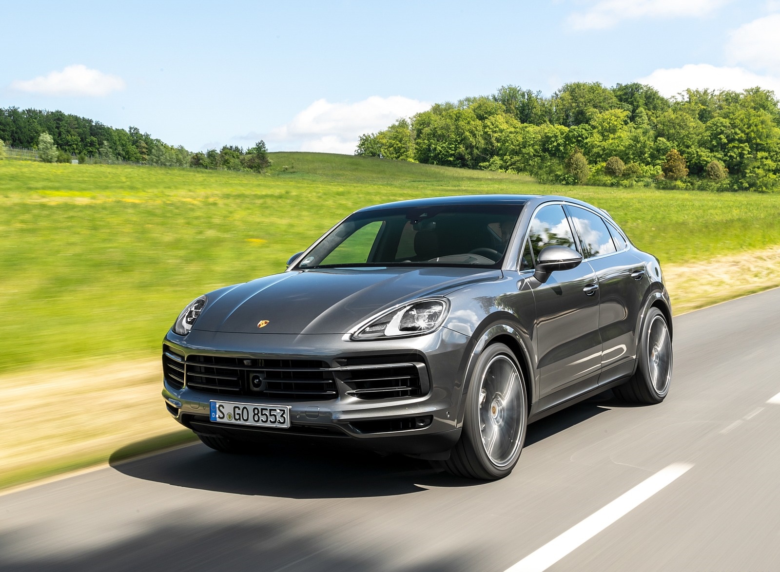 2020 Porsche Cayenne S Coupé (Color: Quarzite Grey Metallic) Front Three-Quarter Wallpapers (4)