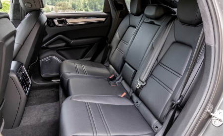 2020 Porsche Cayenne S Coupé (Color: Quarzite Grey Metallic) Interior Rear Seats Wallpapers 450x275 (34)