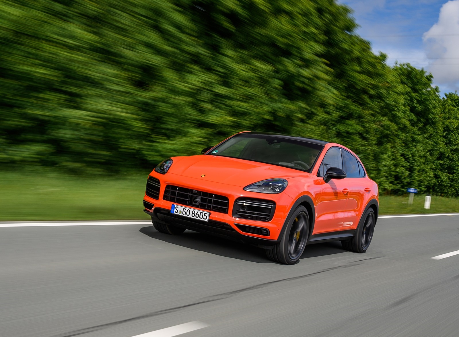 2020 Porsche Cayenne Turbo Coupe (Color: Lava Orange) Front Three-Quarter Wallpapers #14 of 94