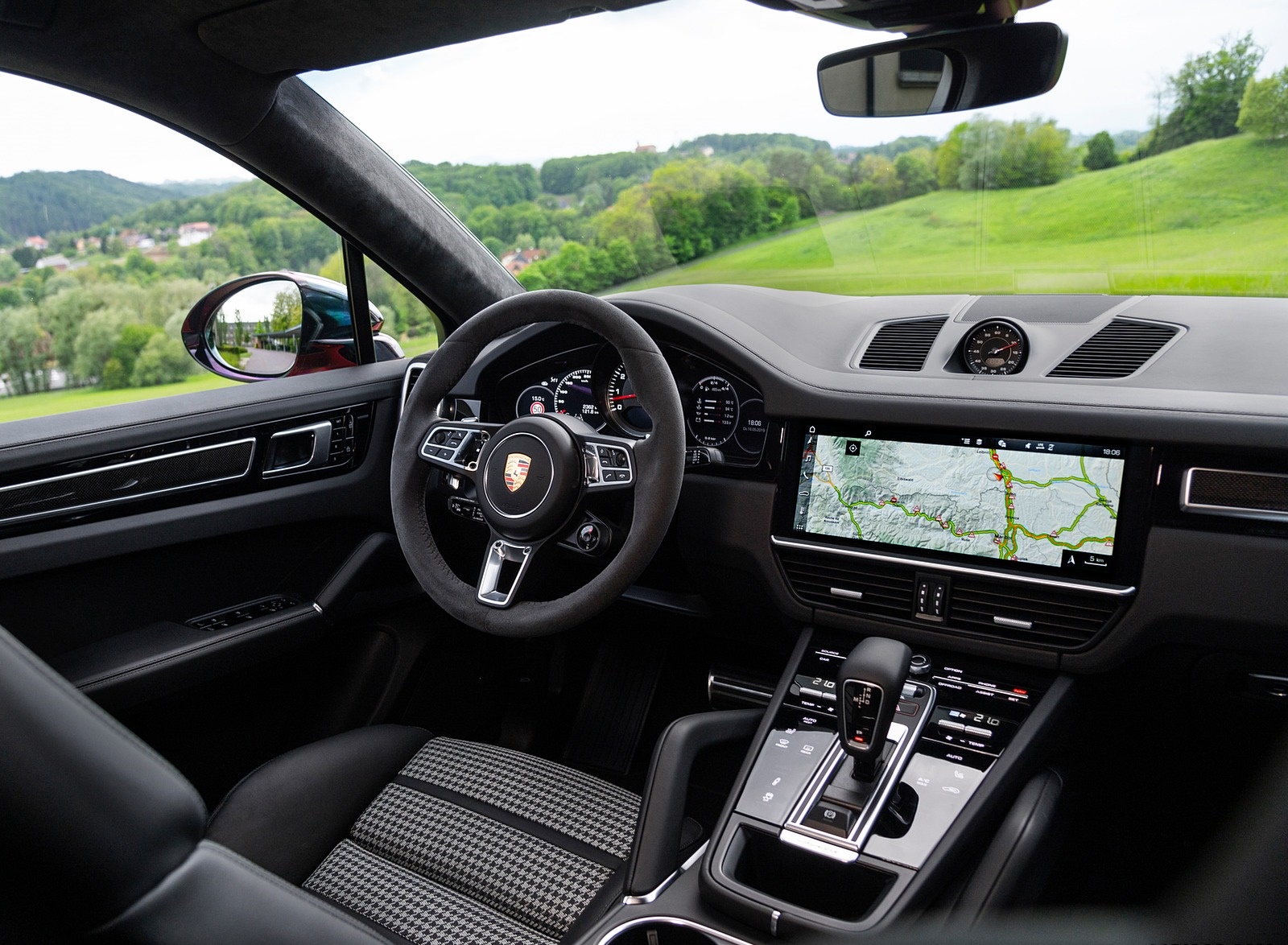 2020 Porsche Cayenne Turbo Coupe (Color: Lava Orange) Interior Wallpapers #53 of 94