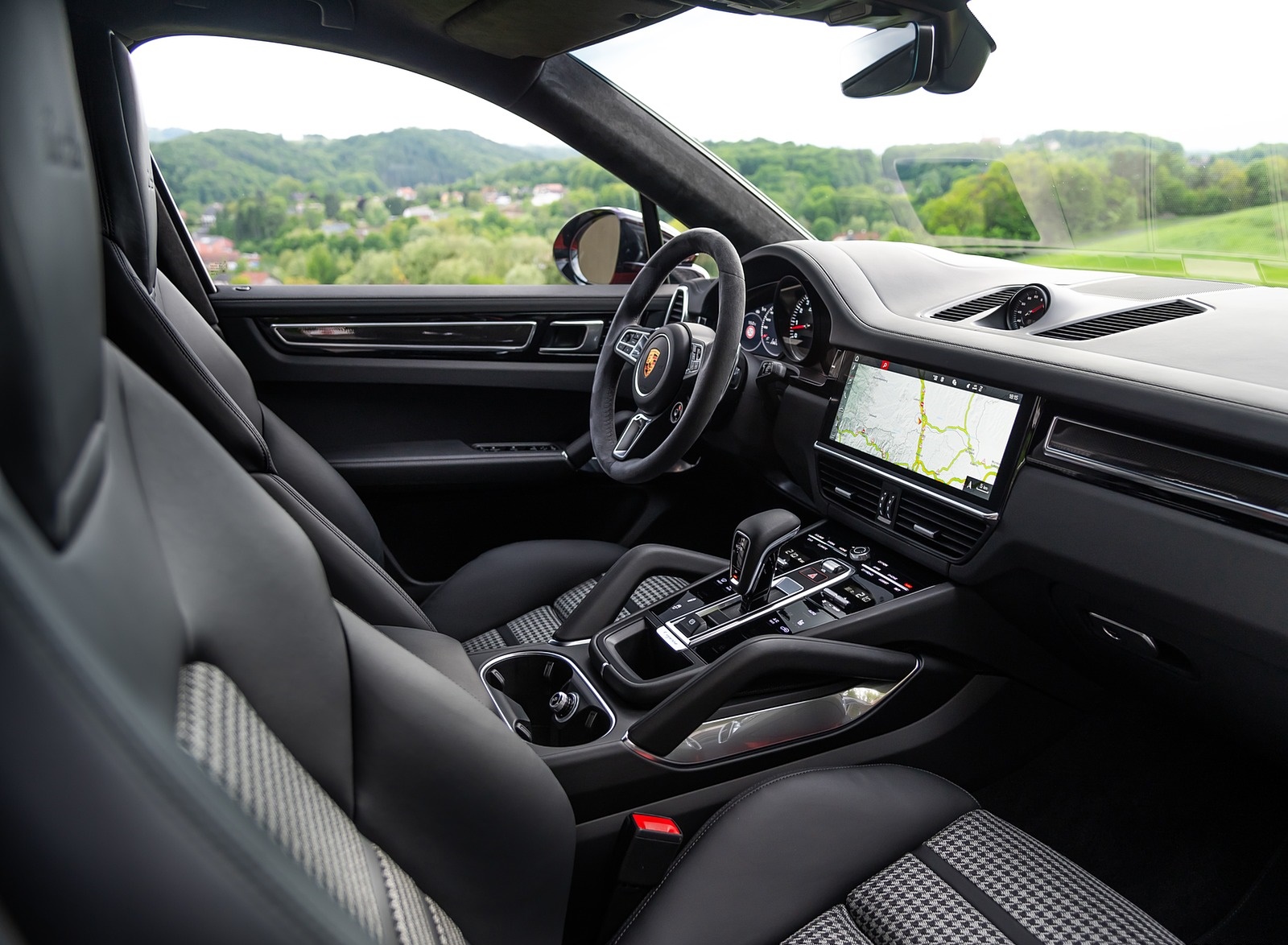 2020 Porsche Cayenne Turbo Coupe (Color: Lava Orange) Interior Wallpapers #52 of 94