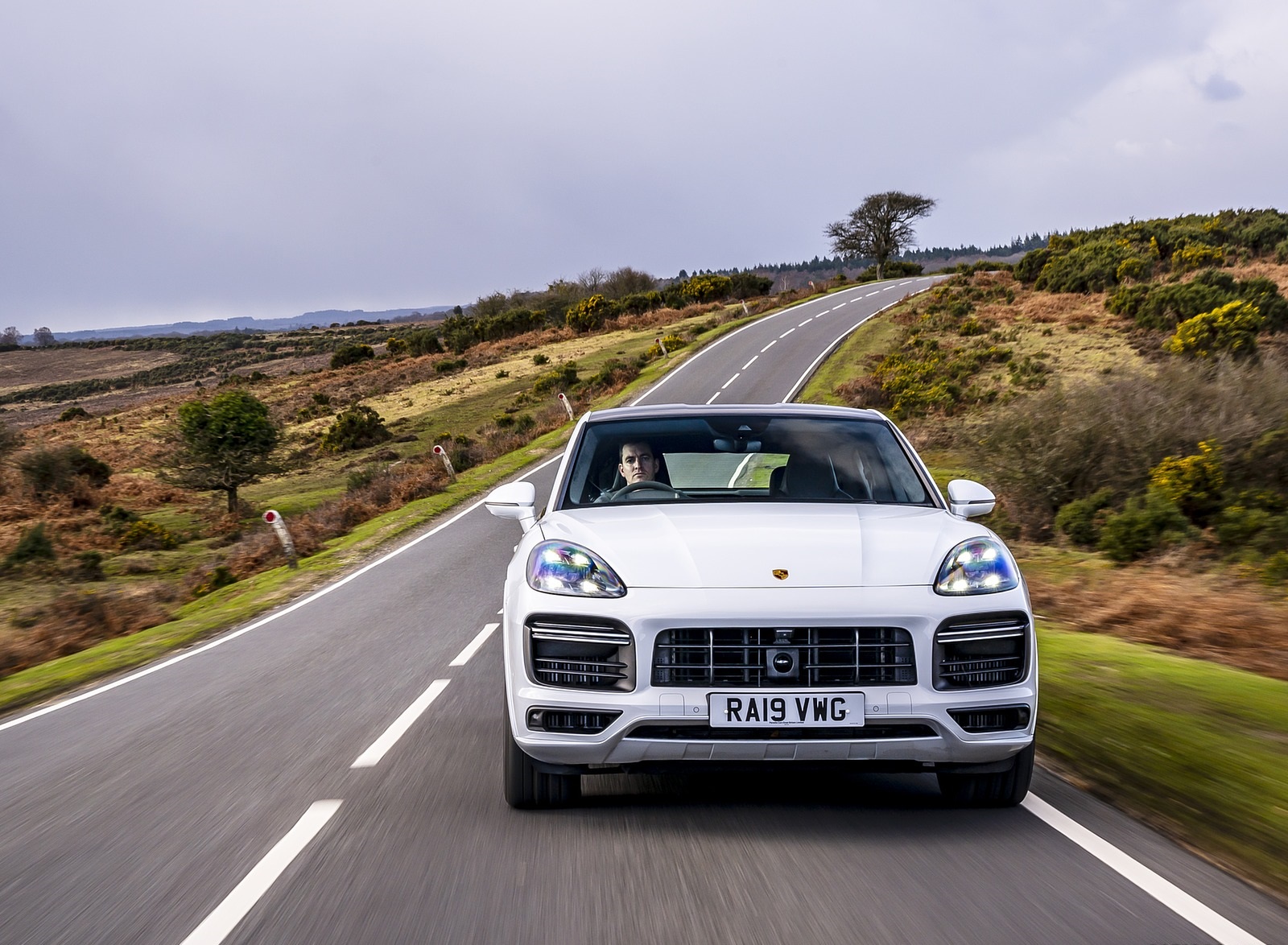 2020 Porsche Cayenne Turbo Coupe (UK-Spec) Front Wallpapers #55 of 94