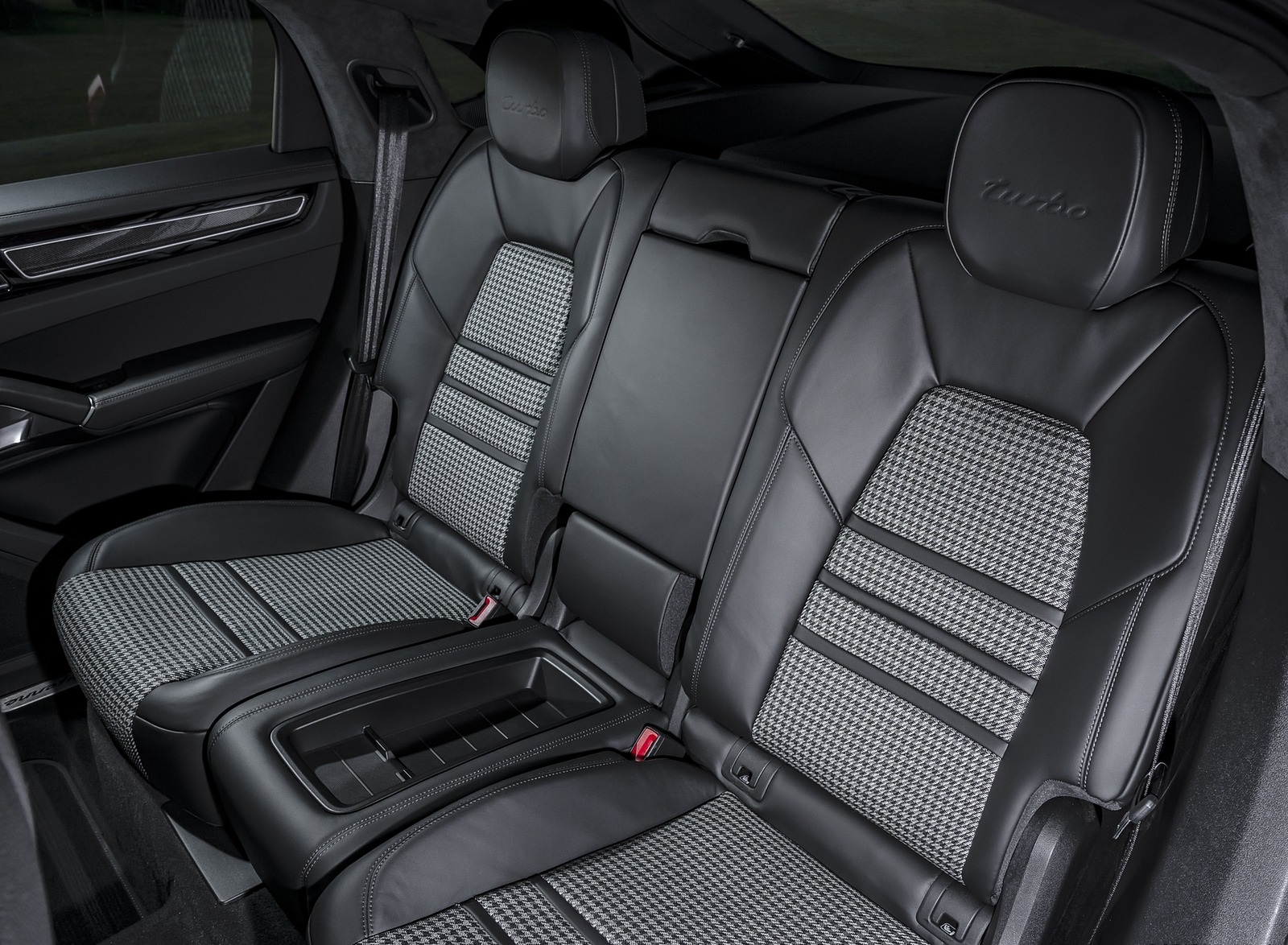 2020 Porsche Cayenne Turbo Coupe (UK-Spec) Interior Rear Seats Wallpapers #72 of 94
