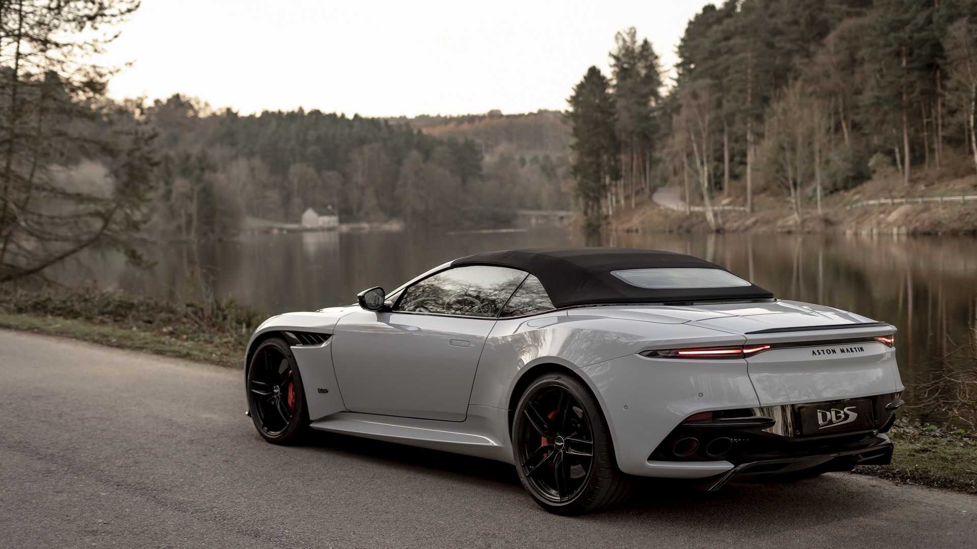 2019 Aston Martin DBS Superleggera Volante Rear Three-Quarter Wallpapers (8)