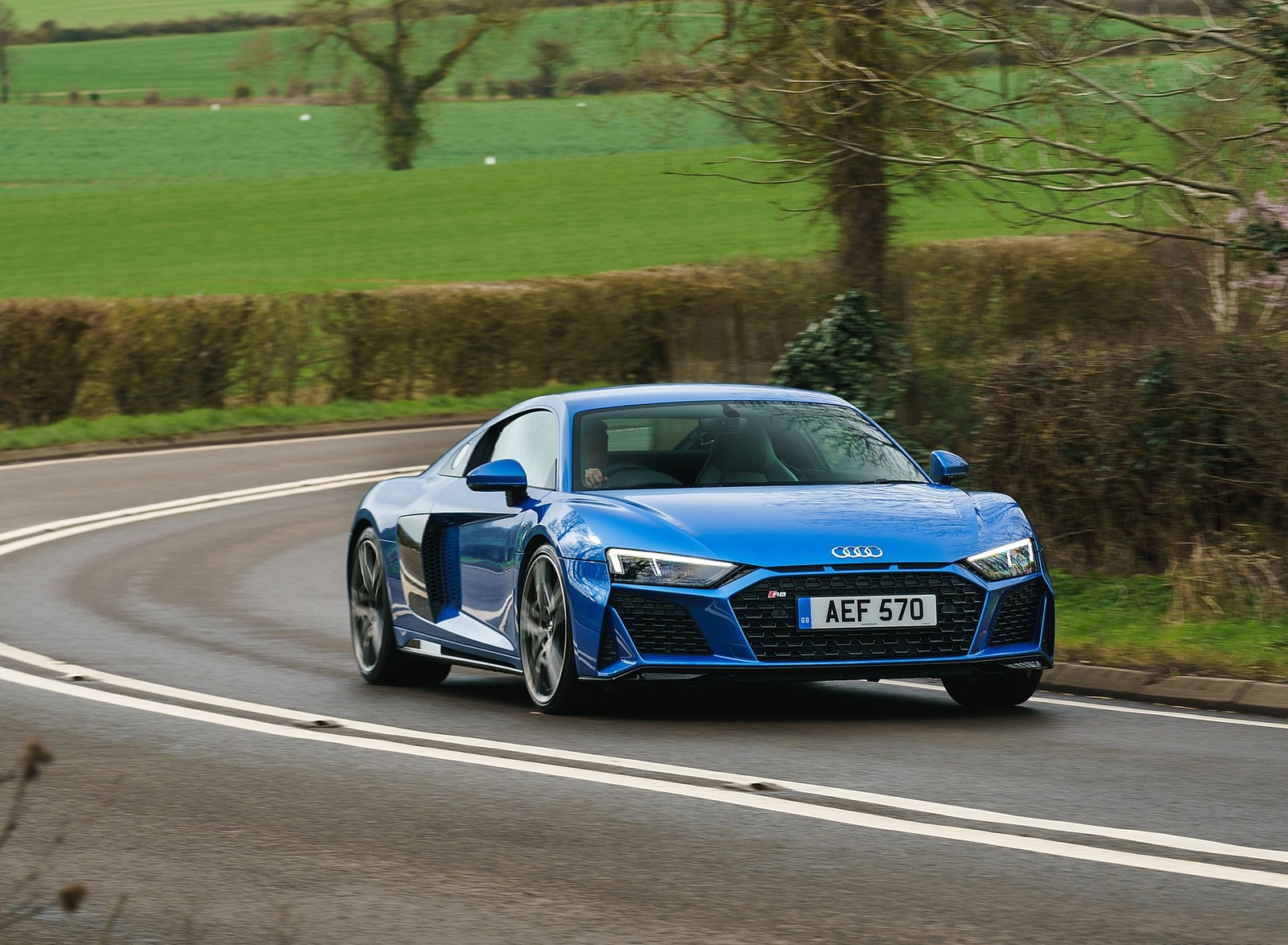 2019 Audi R8 V10 Coupe quattro (UK-Spec) Front Three-Quarter Wallpapers #8 of 199