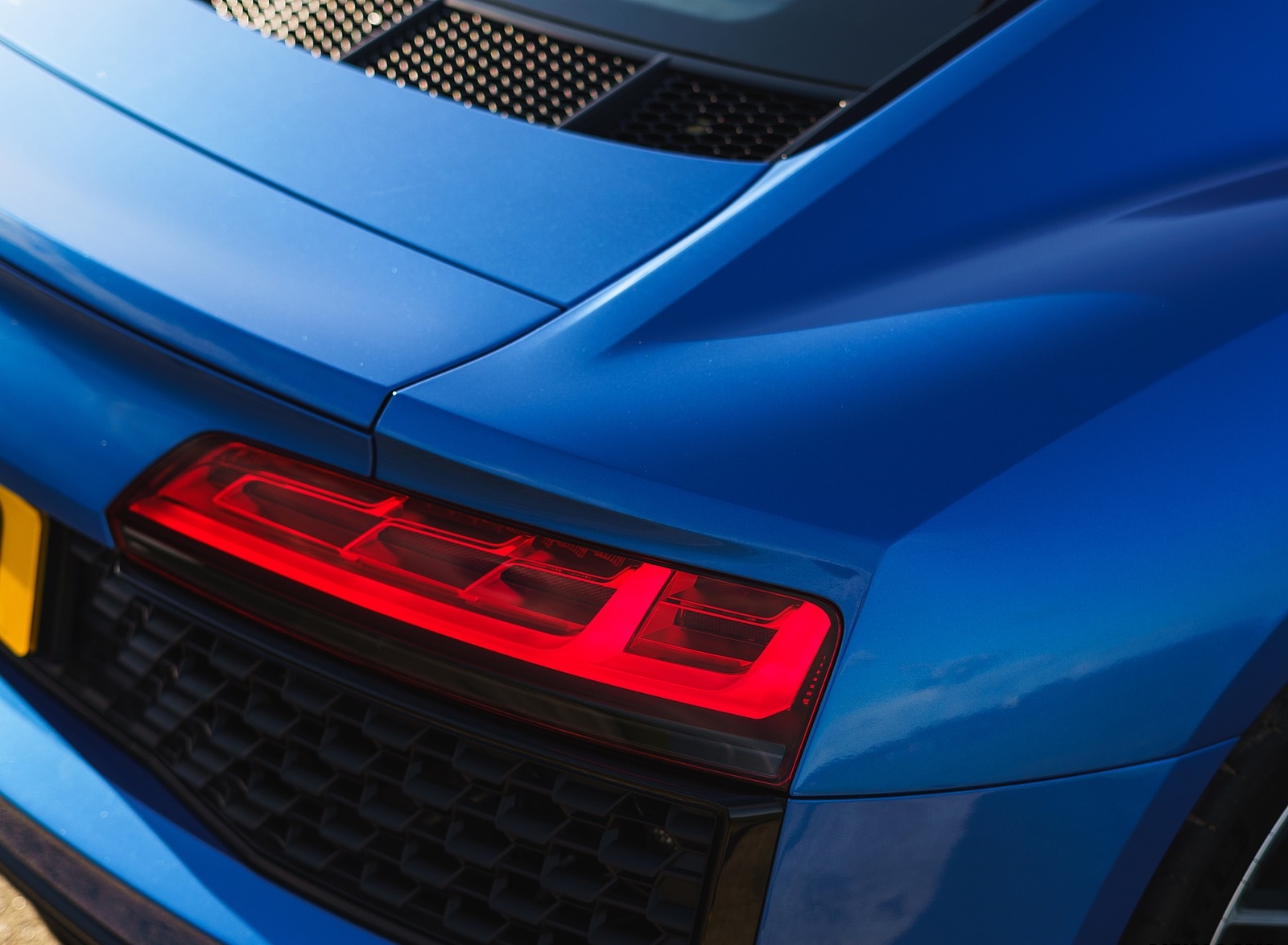 2019 Audi R8 V10 Coupe quattro (UK-Spec) Tail Light Wallpapers #50 of 199