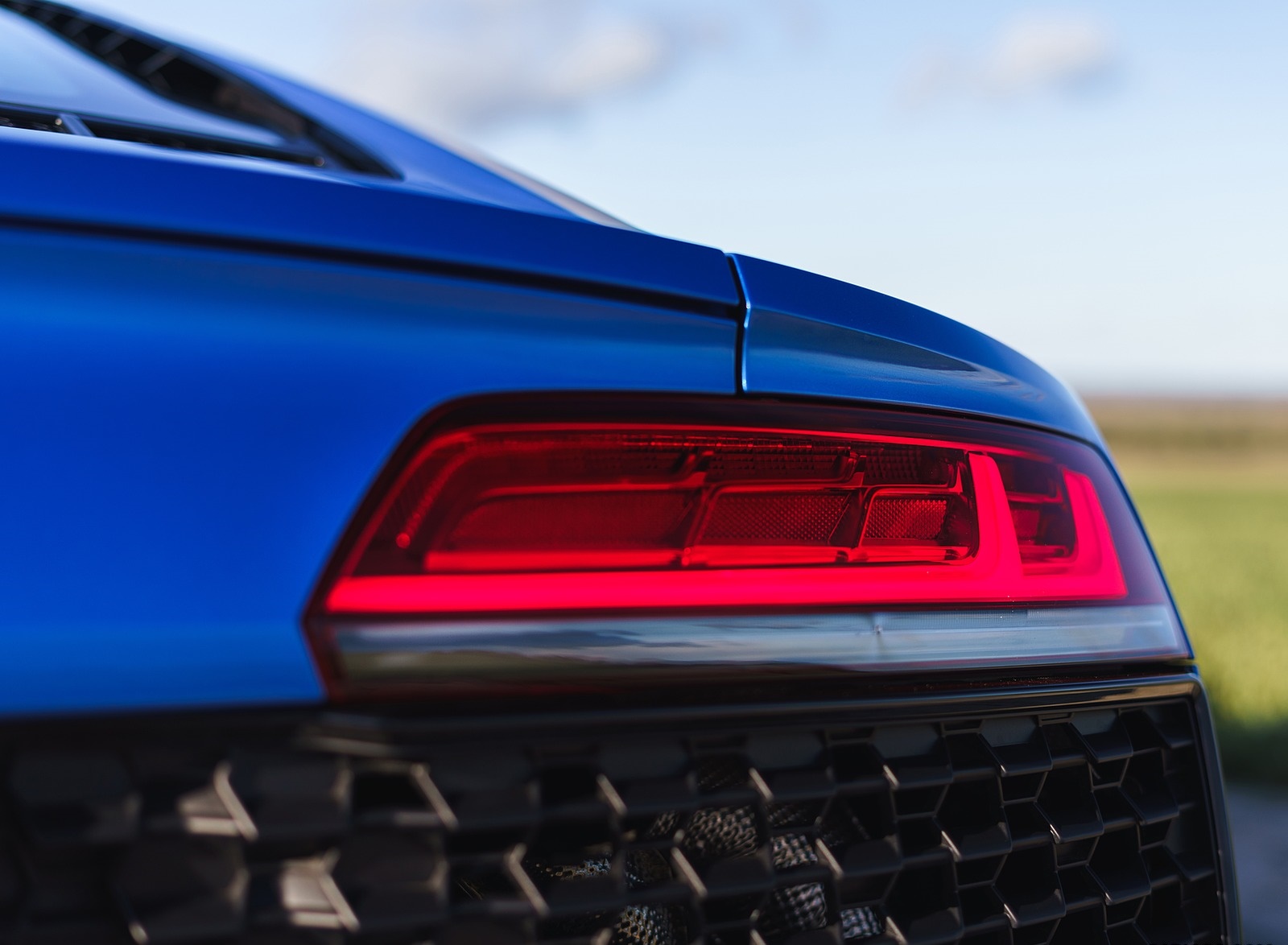 2019 Audi R8 V10 Coupe quattro (UK-Spec) Tail Light Wallpapers #48 of 199
