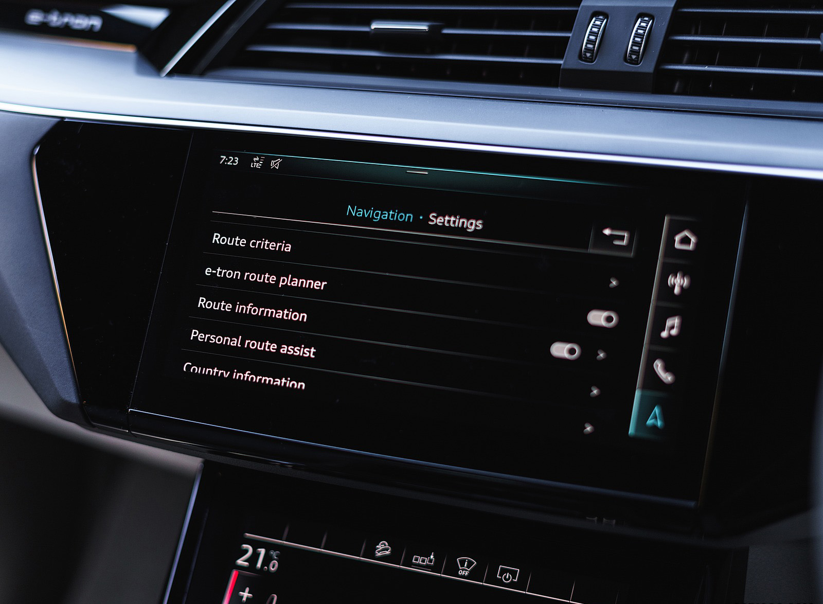 2019 Audi e-tron 55 (UK-Spec) Central Console Wallpapers #142 of 156