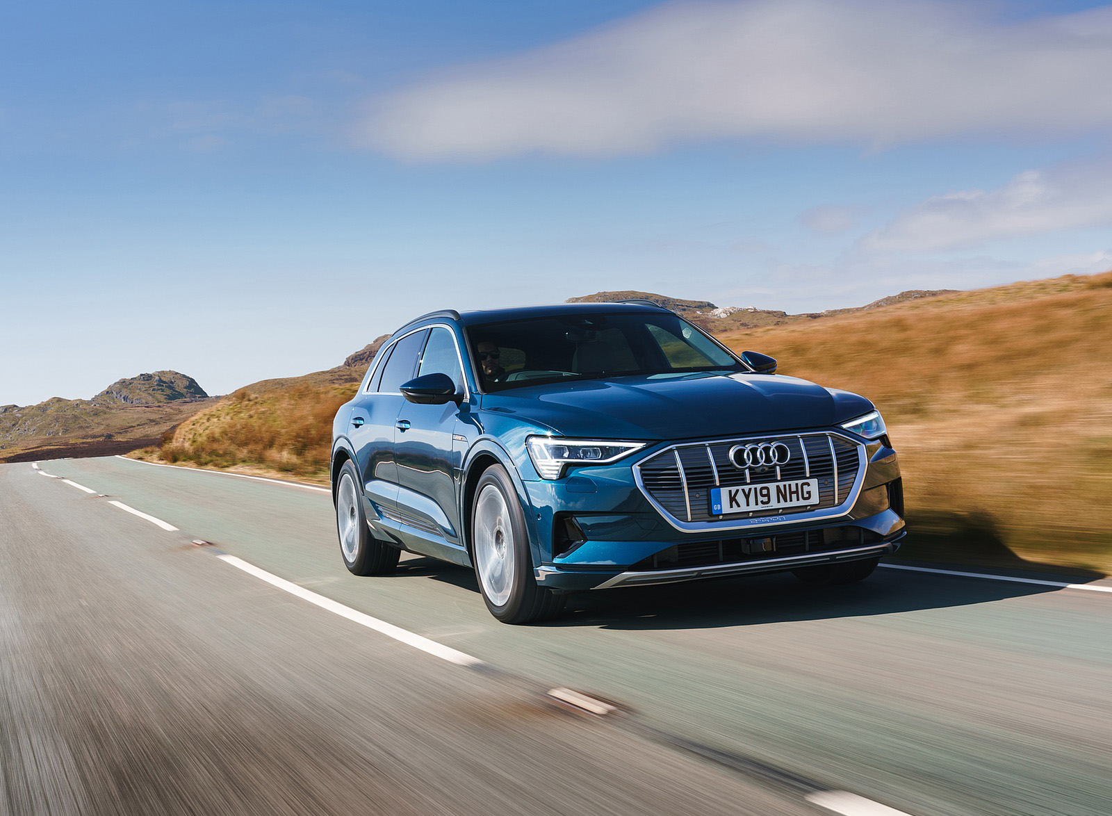 2019 Audi e-tron 55 (UK-Spec) Front Three-Quarter Wallpapers  (3)