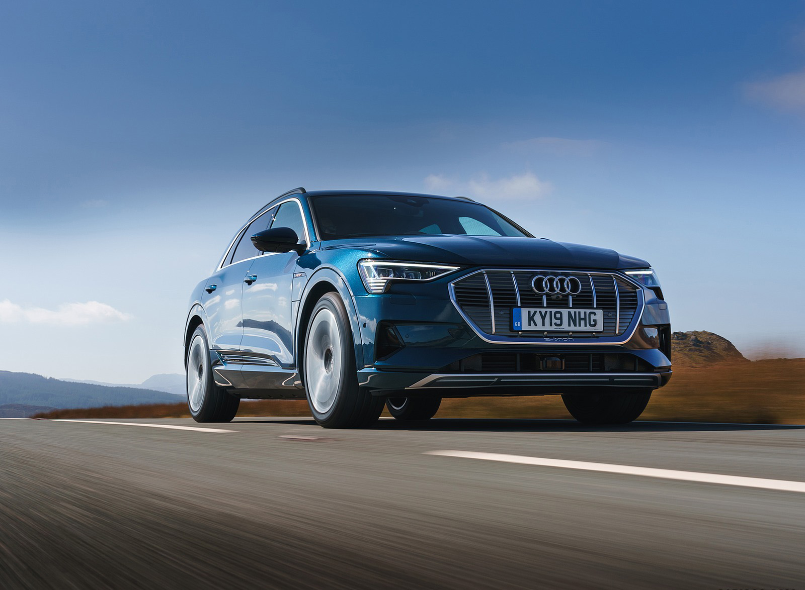 2019 Audi e-tron 55 (UK-Spec) Front Three-Quarter Wallpapers #10 of 156