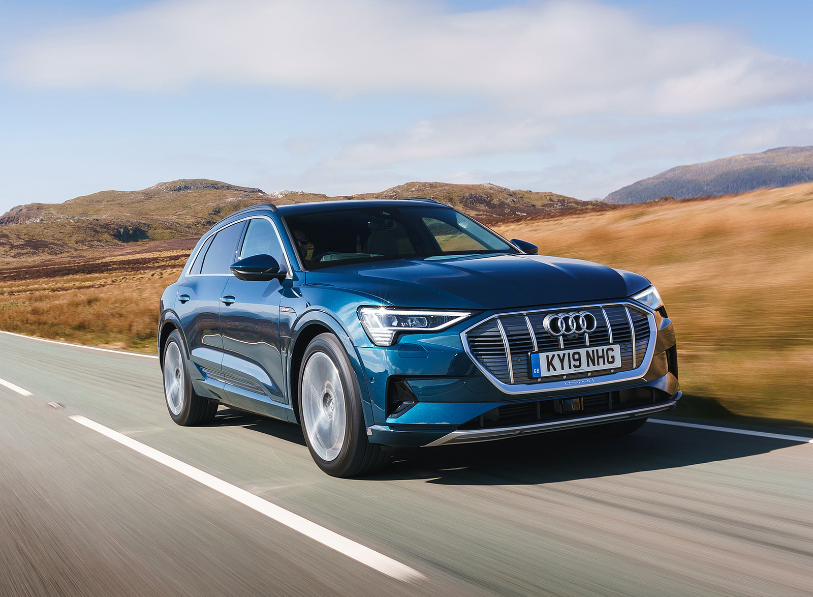 2019 Audi e-tron 55 (UK-Spec) Front Three-Quarter Wallpapers (4)