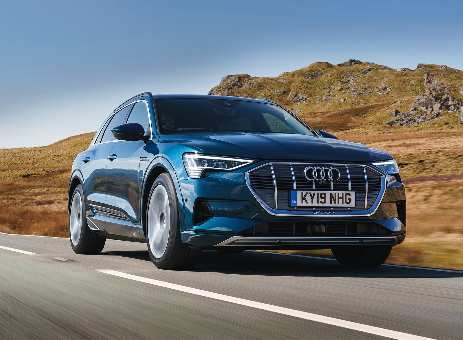 2019 Audi e-tron 55 (UK-Spec) Front Three-Quarter Wallpapers #7 of 156