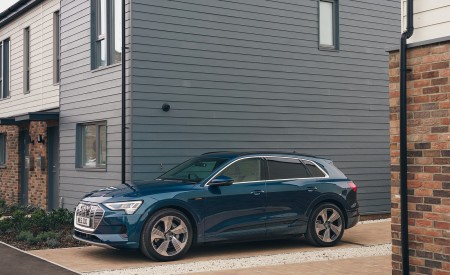 2019 Audi e-tron 55 (UK-Spec) Front Three-Quarter Wallpapers 450x275 (90)