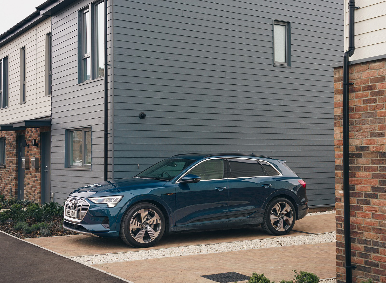 2019 Audi e-tron 55 (UK-Spec) Front Three-Quarter Wallpapers #90 of 156
