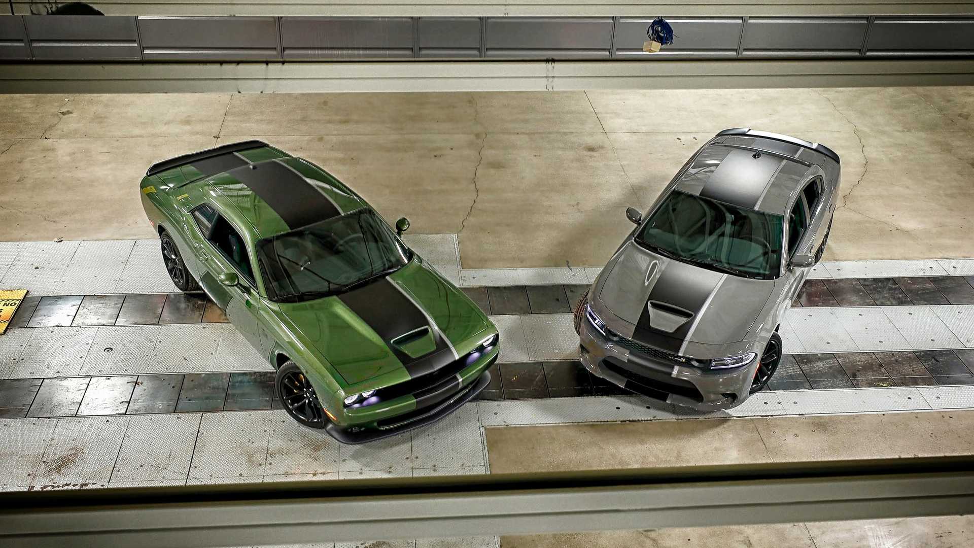 2019 Dodge Challenger RT and 2019 Dodge Charger Stars & Stripes Edition Front Three-Quarter Wallpapers (2)