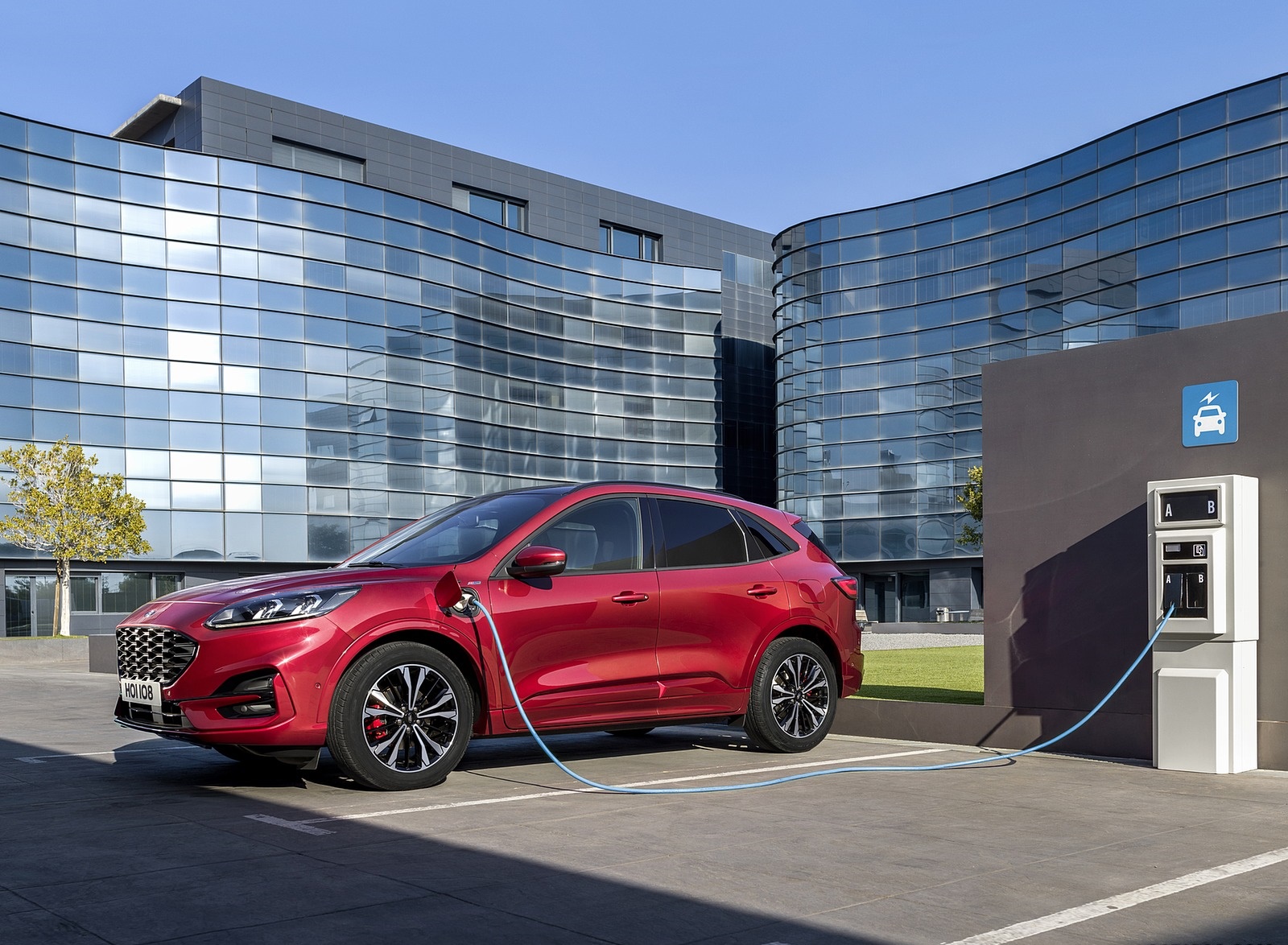 2019 Ford Kuga Plug-In Hybrid Front Three-Quarter Wallpapers #7 of 33