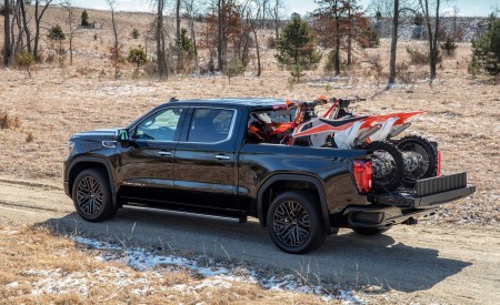 2019 GMC Sierra Denali CarbonPro Edition Rear Three-Quarter Wallpapers 450x275 (4)