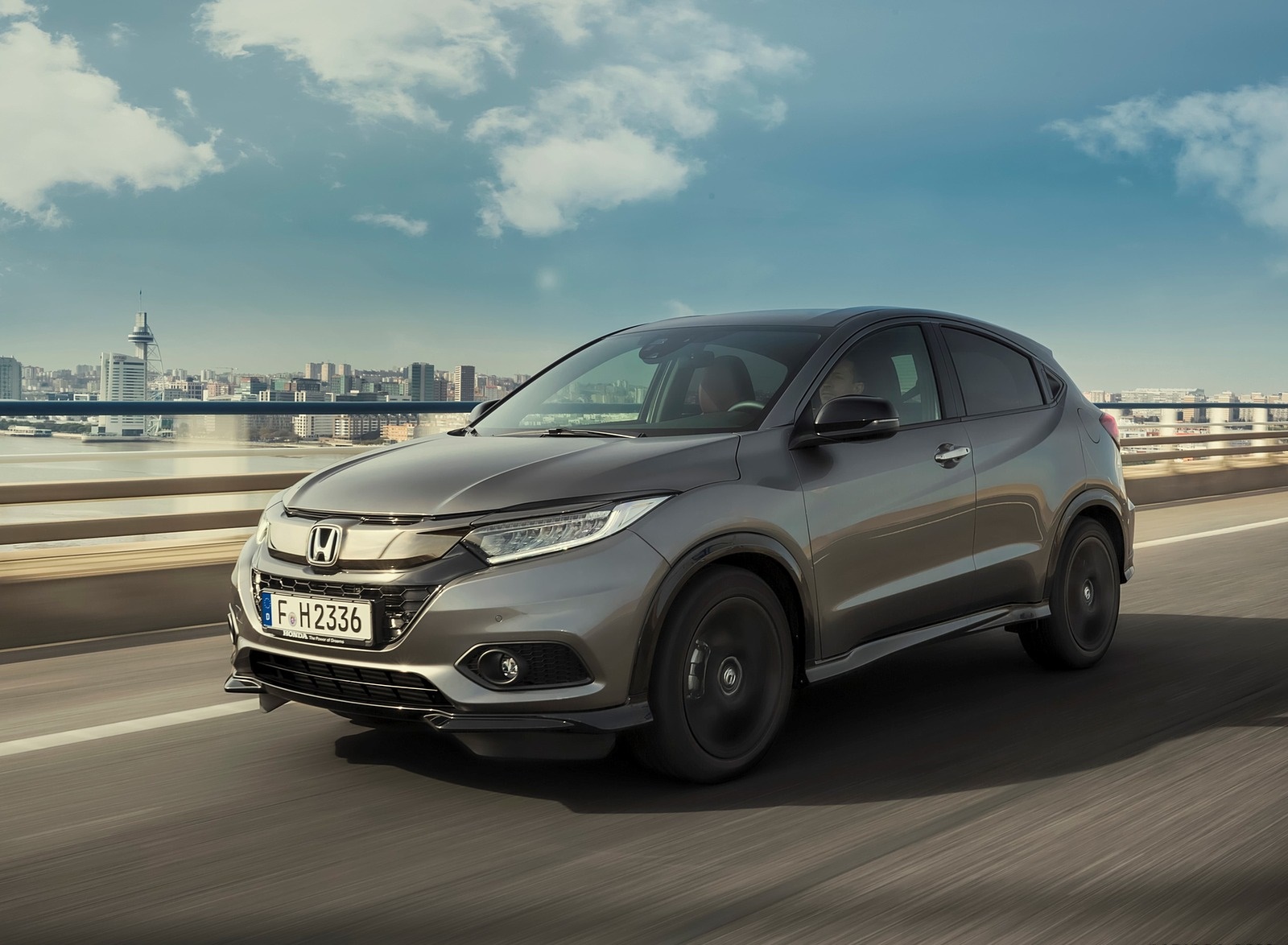 2019 Honda HR-V Front Three-Quarter Wallpapers #2 of 134