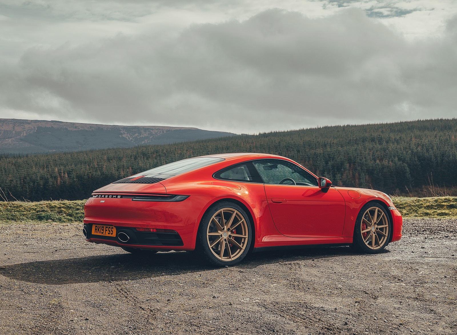 2019 Porsche 911 (992) Carrera S (UK-Spec) Rear Three-Quarter Wallpapers #20 of 35