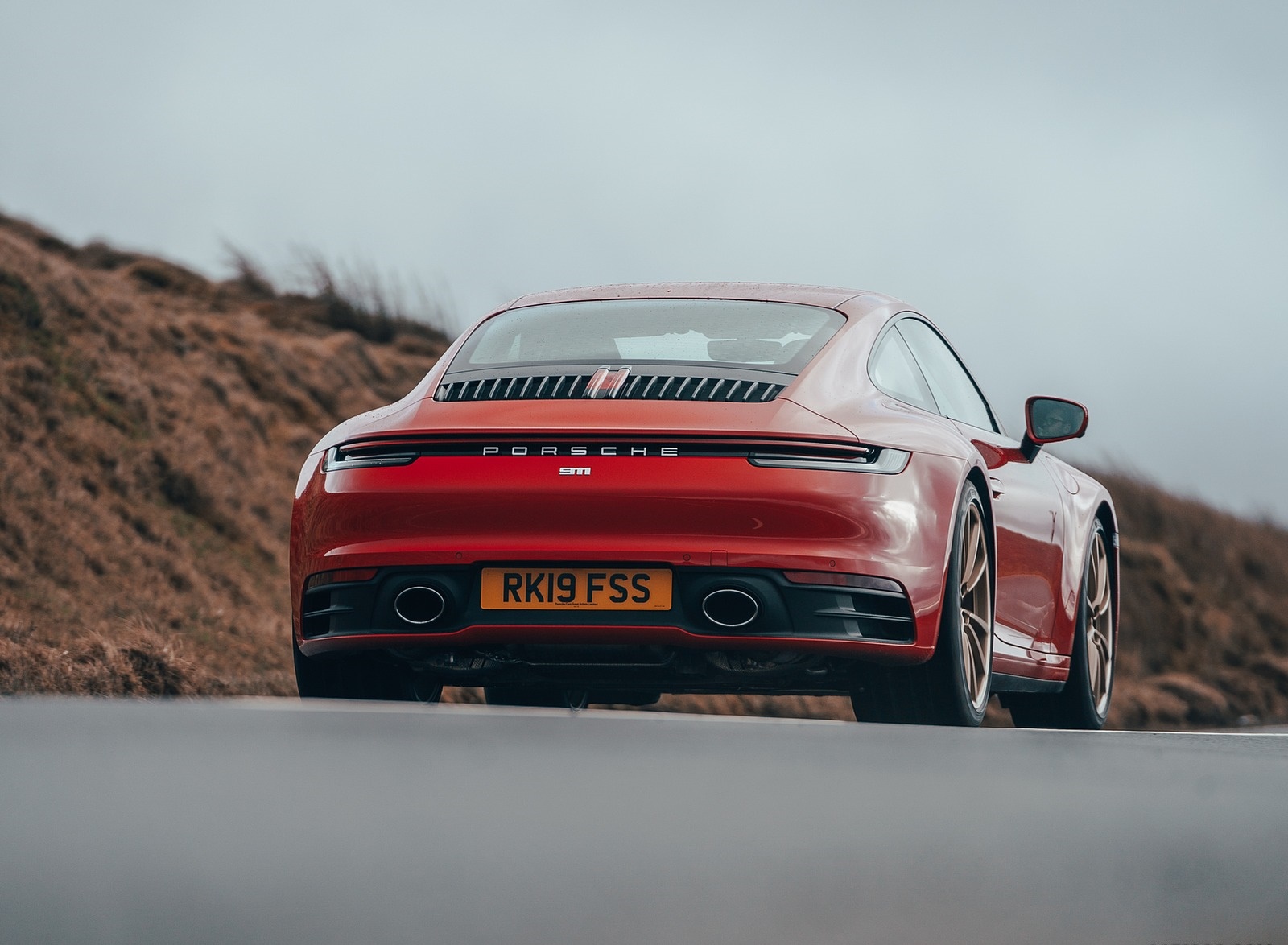 2019 Porsche 911 (992) Carrera S (UK-Spec) Rear Wallpapers #16 of 35