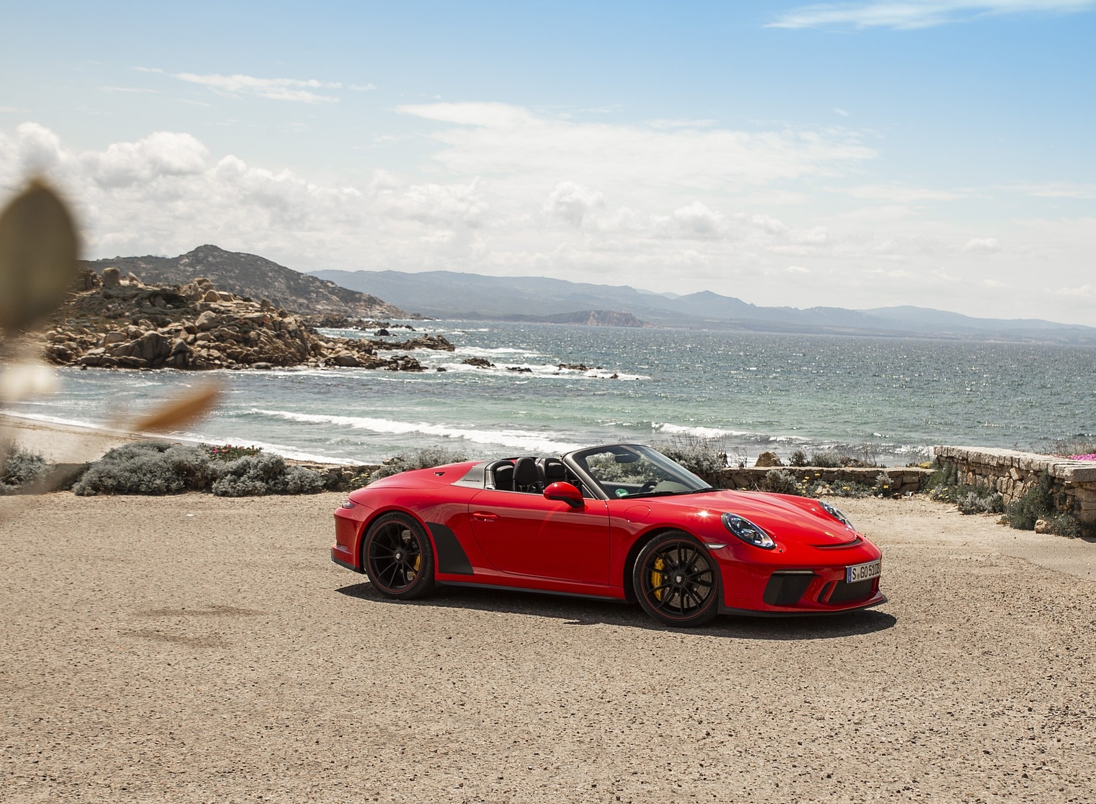 2019 Porsche 911 Speedster (Color: Guards Red) Front Three-Quarter Wallpapers #20 of 84