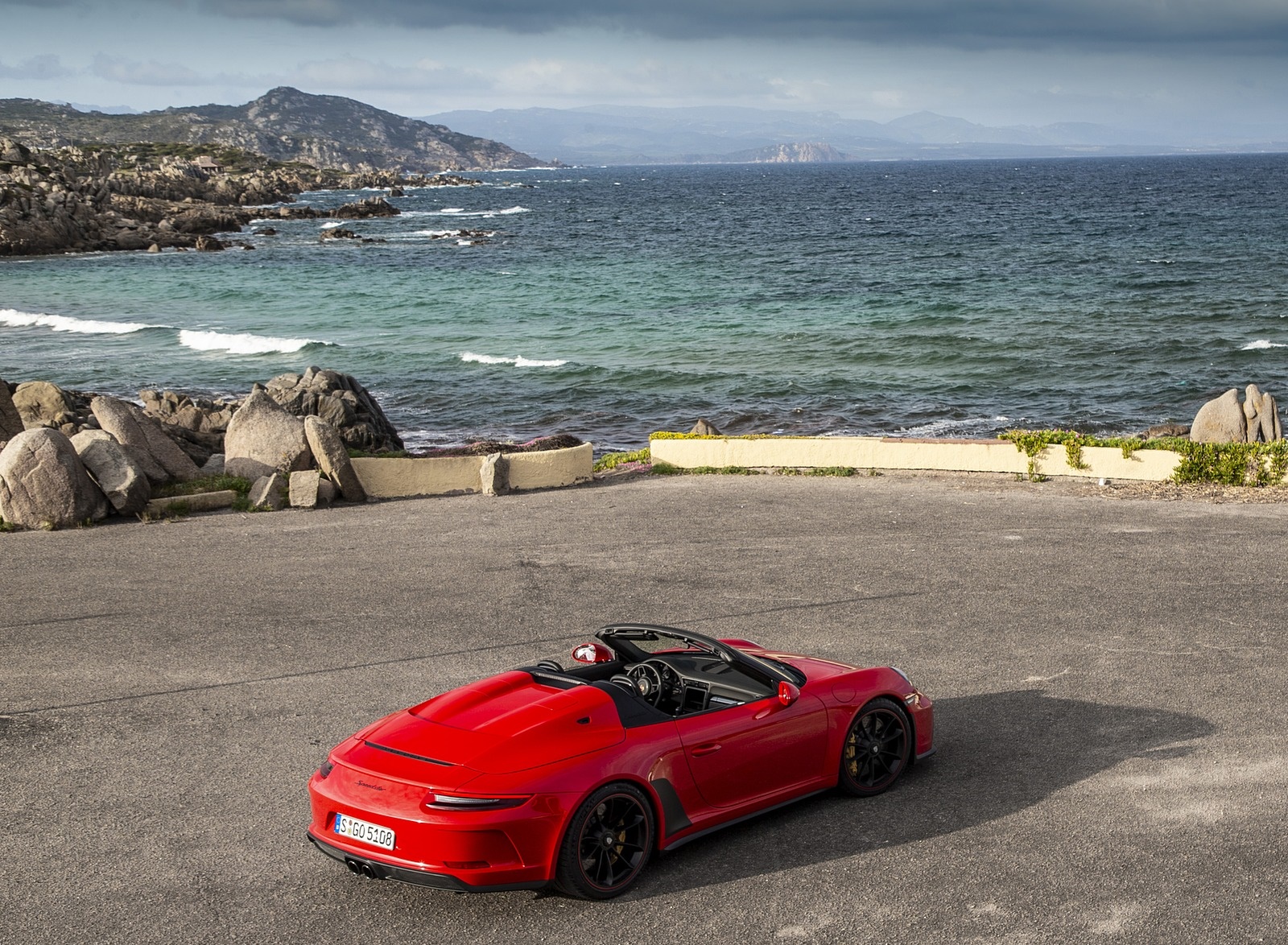 2019 Porsche 911 Speedster (Color: Guards Red) Rear Three-Quarter Wallpapers #25 of 84