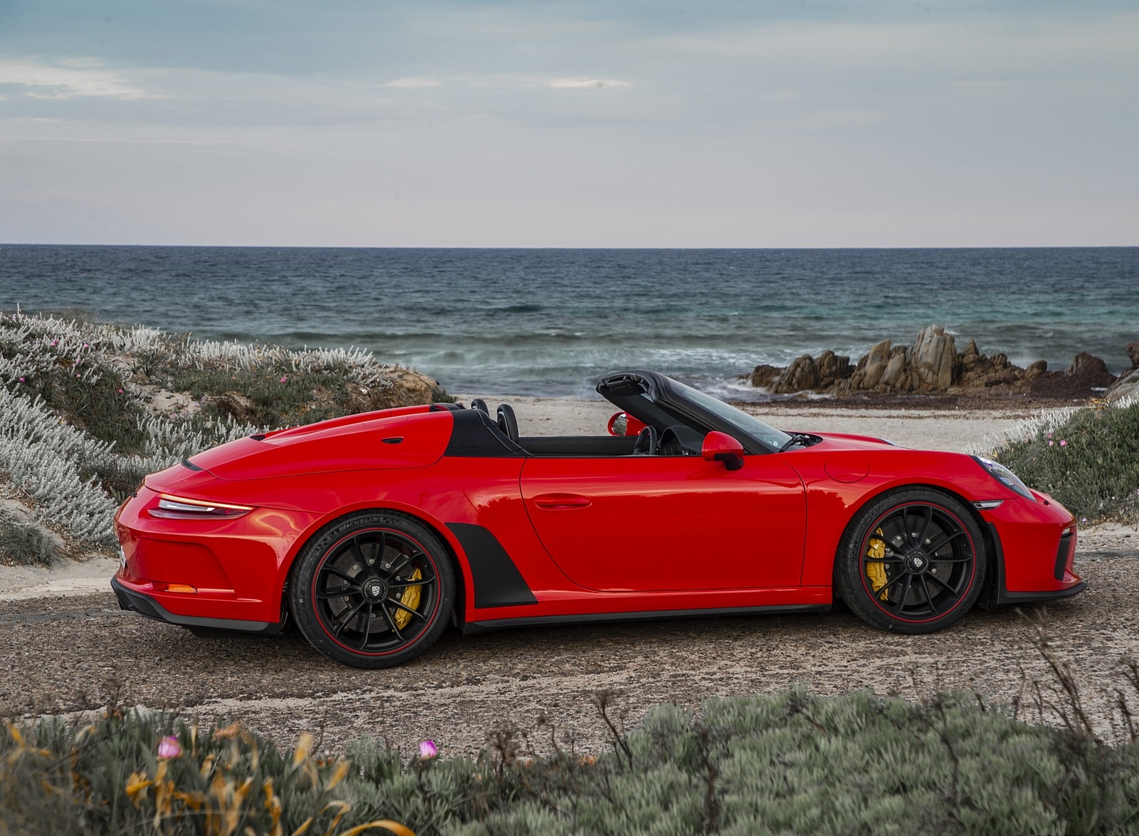 2019 Porsche 911 Speedster (Color: Guards Red) Side Wallpapers #19 of 84