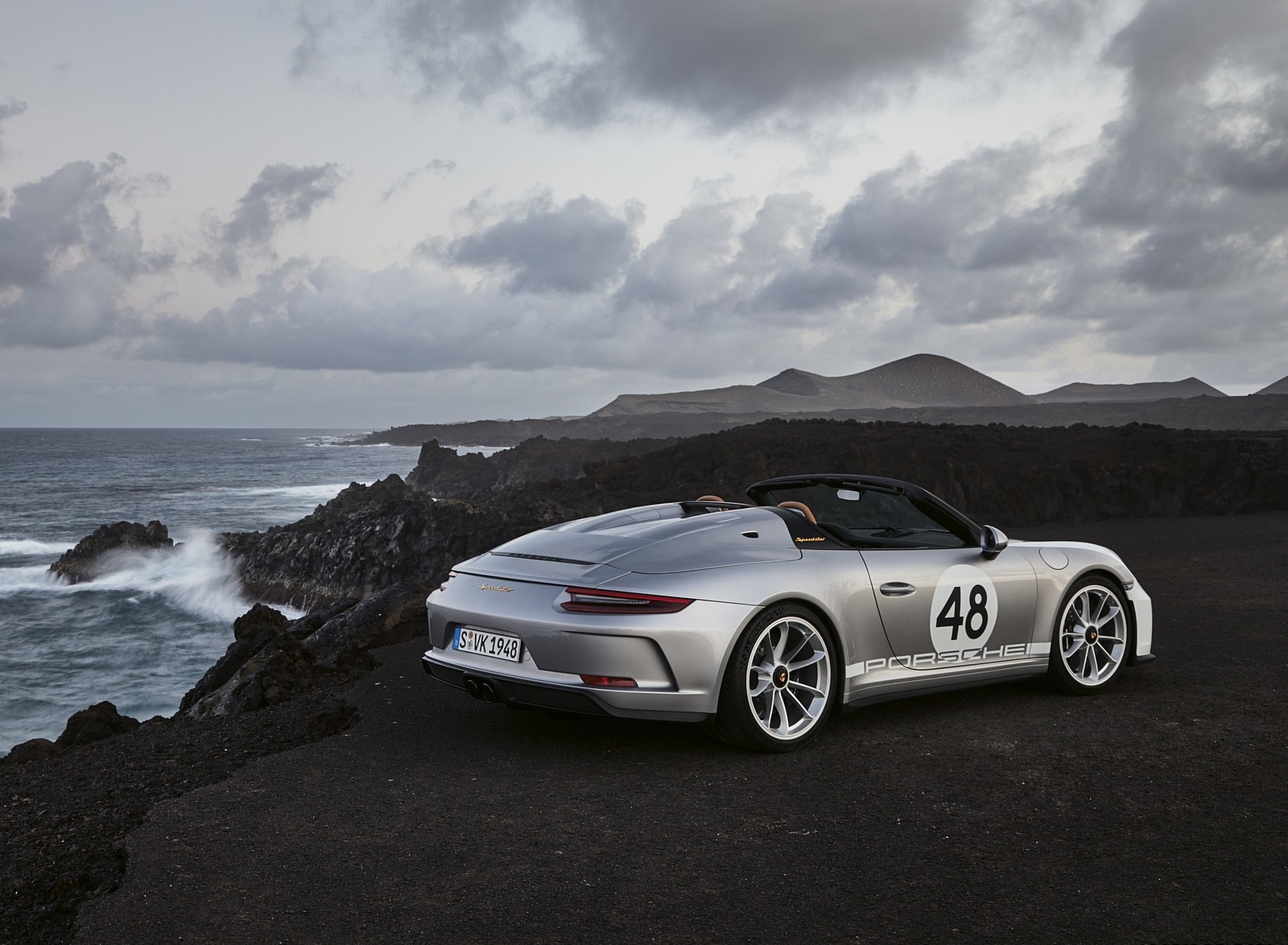 Порше 911 море