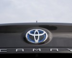 2019 Toyota Camry Hybrid (Euro-Spec) Badge Wallpapers 150x120 (66)