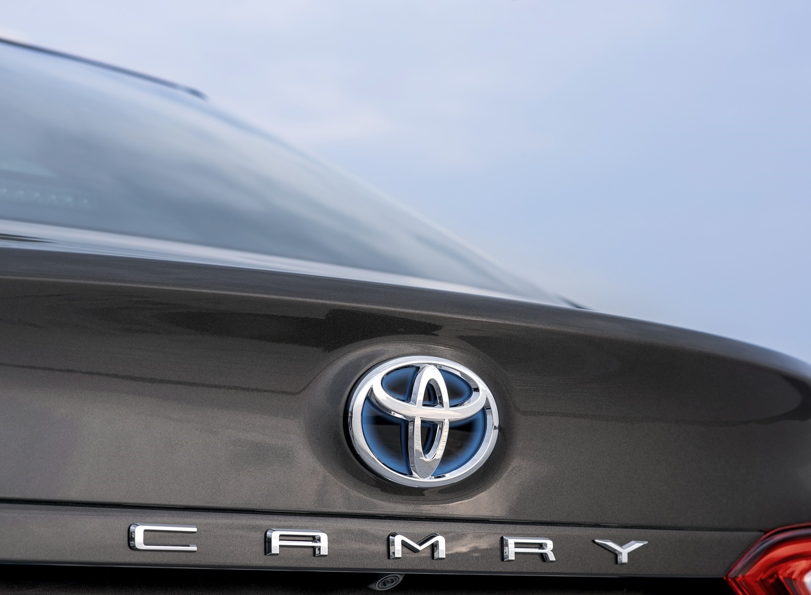 2019 Toyota Camry Hybrid (Euro-Spec) Badge Wallpapers #65 of 92