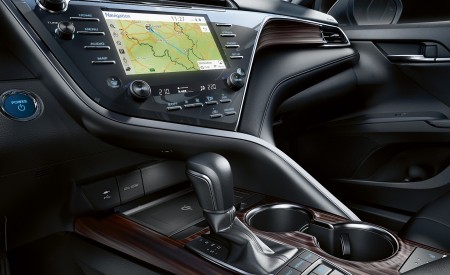 2019 Toyota Camry Hybrid (Euro-Spec) Central Console Wallpapers 450x275 (88)
