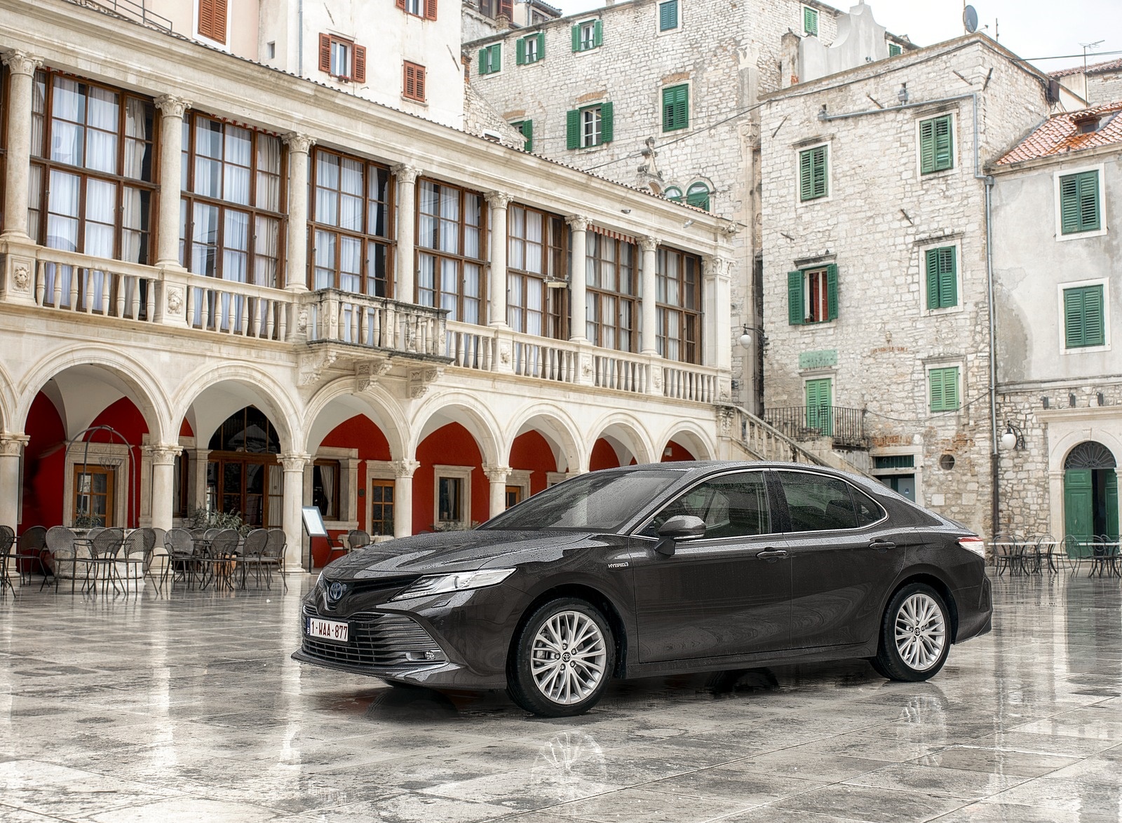 2019 Toyota Camry Hybrid (Euro-Spec) Front Three-Quarter Wallpapers #49 of 92