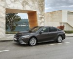 2019 Toyota Camry Hybrid (Euro-Spec) Front Three-Quarter Wallpapers 150x120 (42)