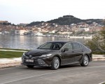 2019 Toyota Camry Hybrid (Euro-Spec) Front Three-Quarter Wallpapers 150x120 (25)