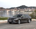 2019 Toyota Camry Hybrid (Euro-Spec) Front Three-Quarter Wallpapers 150x120