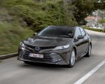 2019 Toyota Camry Hybrid (Euro-Spec) Front Three-Quarter Wallpapers 150x120